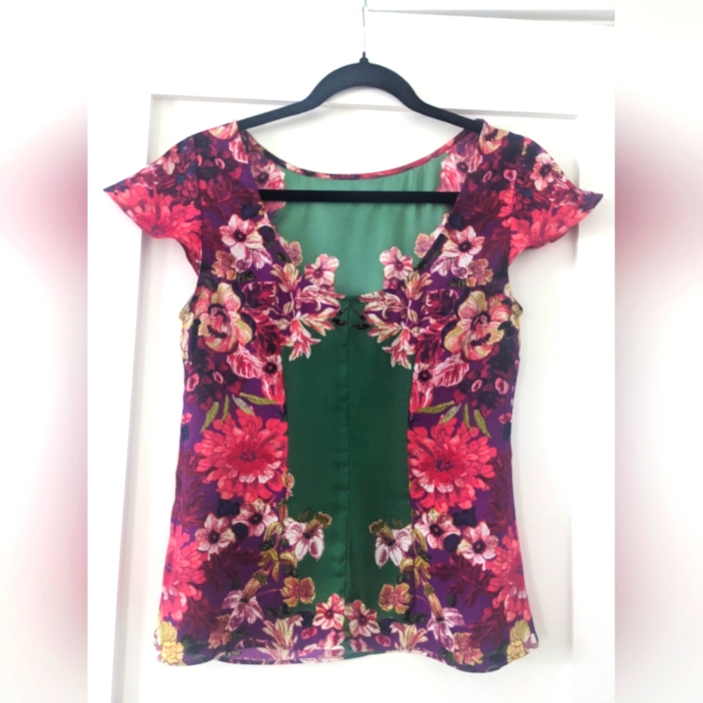 Ann Taylor Flowery top size 0